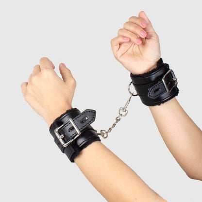Comprar SECRETPLAY Esposas Negras – Accesorio Elegante Con Acolchado Para Comodidad Durante Tus Aventuras-Noxtic