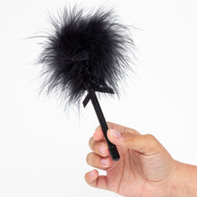 SECRET PLAY Mini Duster Nero – Accessorio sensuale con morbida texture di piume