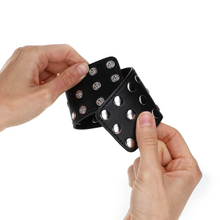 Braccialetto a scatto KINK – Design ergonomico con borchie regolabili per uno stile moderno