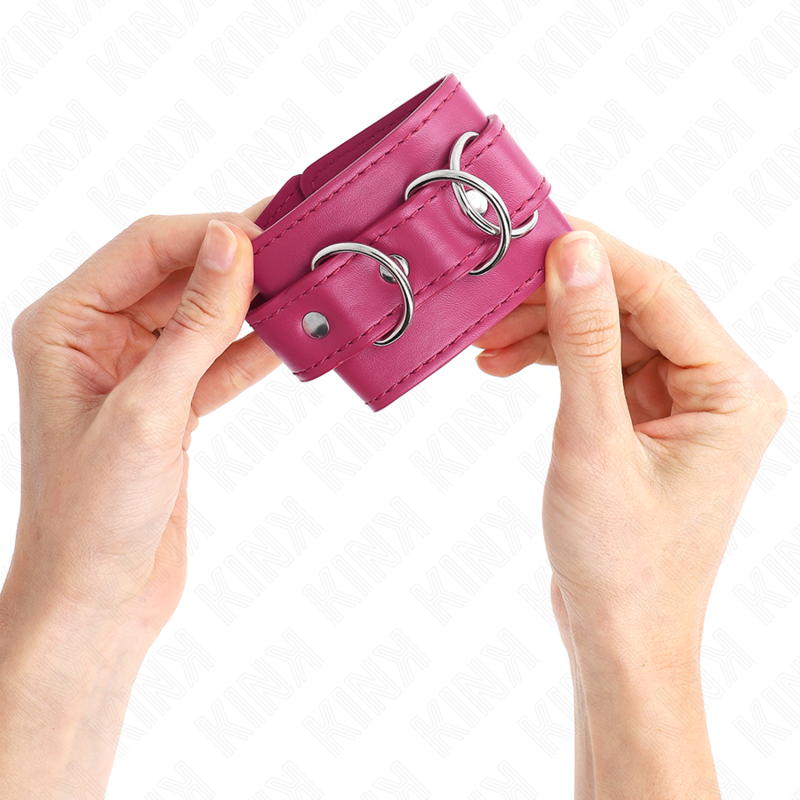 KINK Muñequeras Con 3 Anillas En D Ajustable Rosa – Accesorio Estilizado Para Experiencias Sensuales