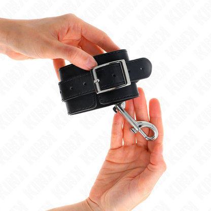 Braccialetto semplice KINK con rivetti neri – Design regolabile per comfort e stile